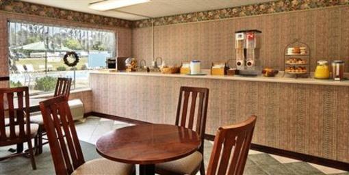 фото отеля GuestHouse Inn Williamstown - Marietta