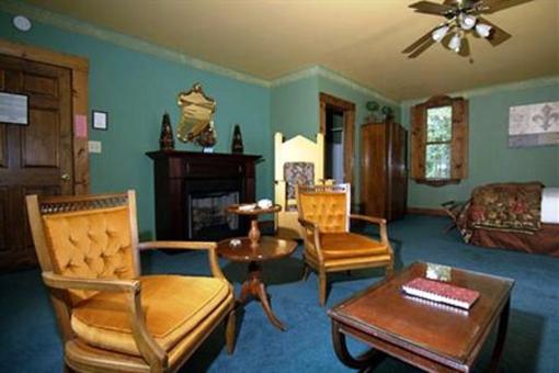 фото отеля Ravenwood Castle Accommodations New Plymouth (Ohio)