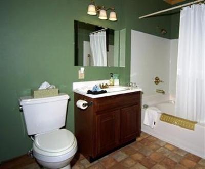 фото отеля Ravenwood Castle Accommodations New Plymouth (Ohio)