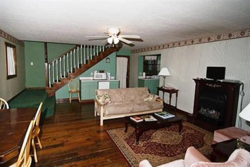 фото отеля Ravenwood Castle Accommodations New Plymouth (Ohio)
