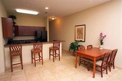 фото отеля Destination Daytona Inn& Suites