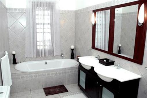 фото отеля Kronenhoff Guesthouse Addo