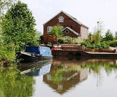 фото отеля The Wharf House