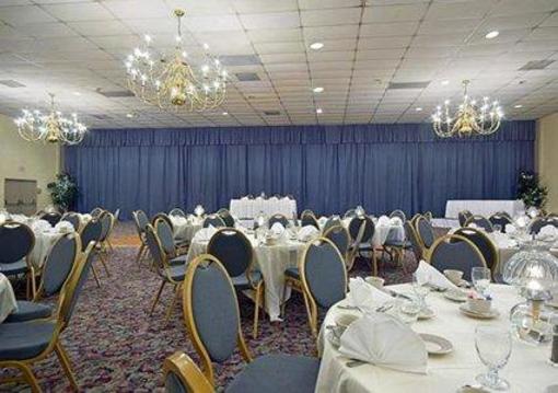 фото отеля Rodeway Inn Conference Center Allentown