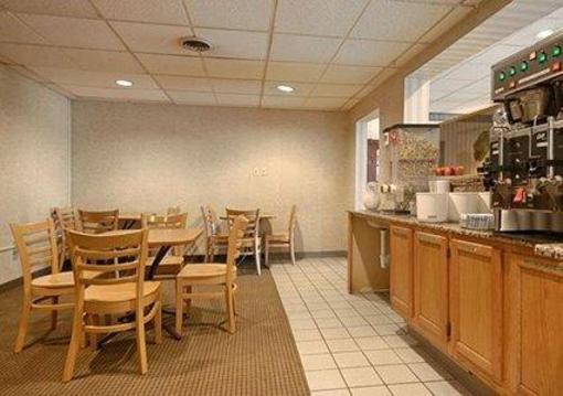 фото отеля Rodeway Inn Conference Center Allentown