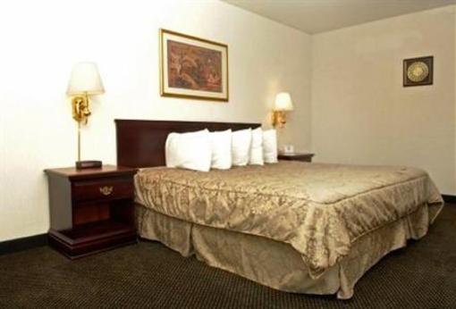 фото отеля FairBridge Hotel at Executive Plaza Wheeling