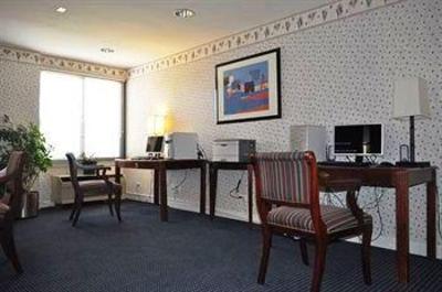 фото отеля FairBridge Hotel at Executive Plaza Wheeling