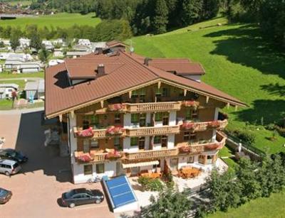 фото отеля Apparthotel Bergkristall Mayrhofen