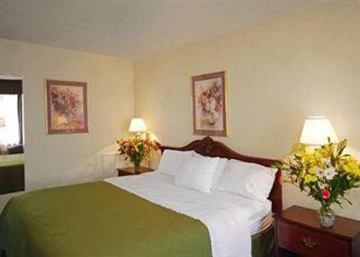 фото отеля Governor House Inn Falls Church