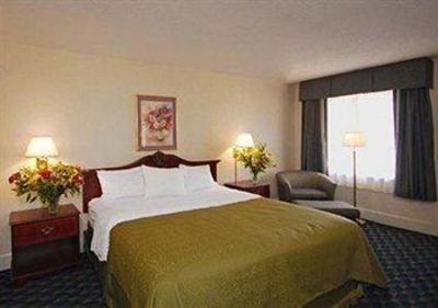 фото отеля Governor House Inn Falls Church
