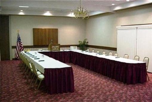 фото отеля New World Inn & Conference Center