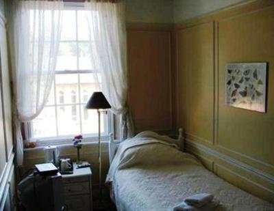 фото отеля Rothmans Bed & Breakfast