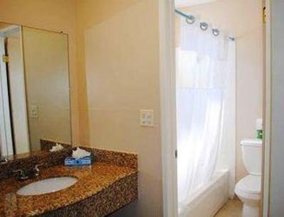 фото отеля Travelers Inn & Suites Chula Vista