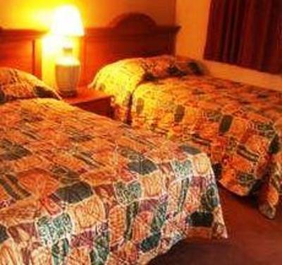 фото отеля Travelers Inn & Suites Chula Vista