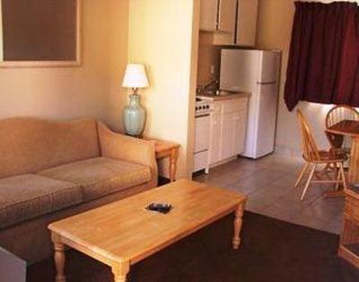 фото отеля Travelers Inn & Suites Chula Vista