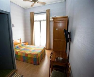 фото отеля Hostal Andorra Madrid