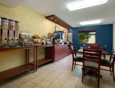 фото отеля Baymont Inn & Suites OHare Elk Grove Village