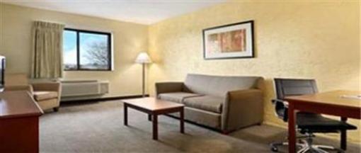 фото отеля Baymont Inn & Suites OHare Elk Grove Village