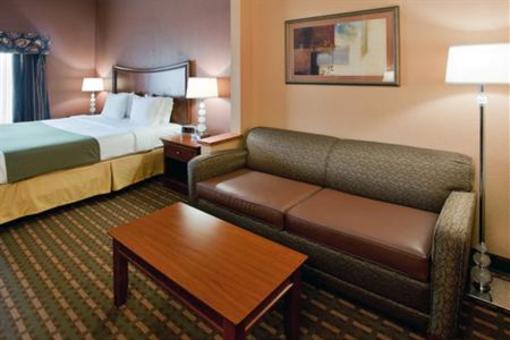 фото отеля Holiday Inn Express Hotel & Suites Suffolk