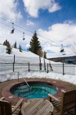фото отеля Zephyr Mountain Lodge