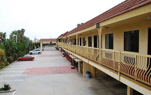 фото отеля Del Amo Inn