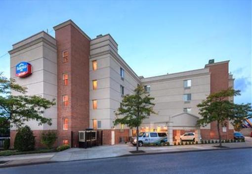 фото отеля Fairfield Inn New York LaGuardia Airport/Flushing