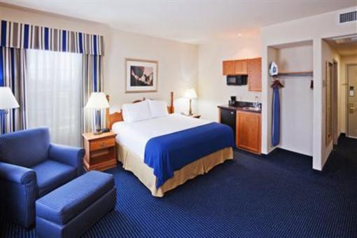 фото отеля Holiday Inn Express Tulsa - Downtown Area