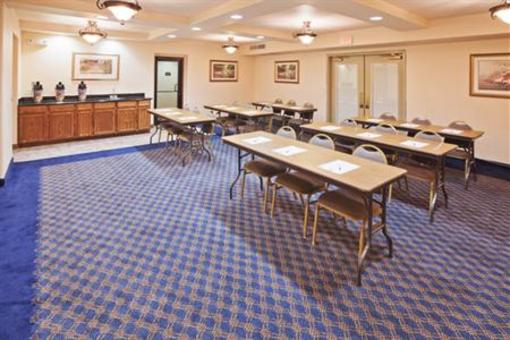 фото отеля Holiday Inn Express Tulsa - Downtown Area