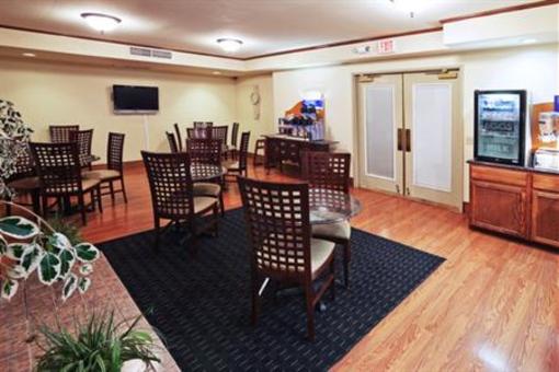 фото отеля Holiday Inn Express Tulsa - Downtown Area