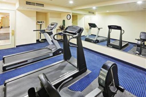 фото отеля Holiday Inn Express Tulsa - Downtown Area