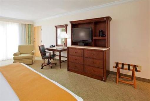 фото отеля Holiday Inn Express Pensacola Beach