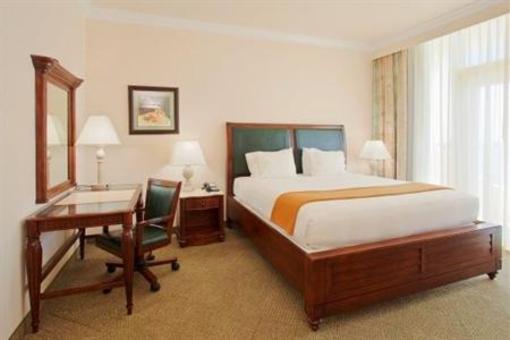 фото отеля Holiday Inn Express Pensacola Beach