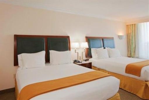 фото отеля Holiday Inn Express Pensacola Beach