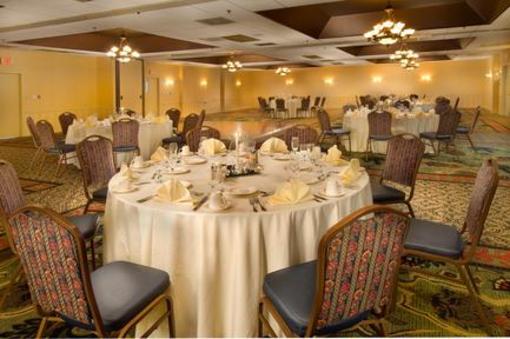 фото отеля Holiday Inn Leesburg At Carradoc Hall
