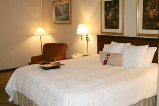фото отеля Hampton Inn Columbus West