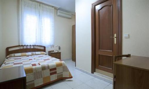 фото отеля Hostal Maria Luisa Madrid
