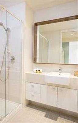 фото отеля Melbourne Short Stay Apartments