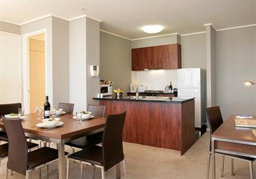 фото отеля Melbourne Short Stay Apartments