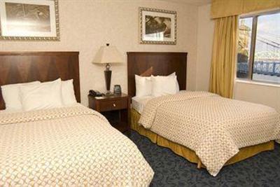 фото отеля Embassy Suites Hotel Cincinnati - Rivercenter / Covington