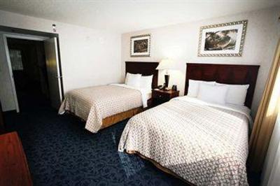 фото отеля Embassy Suites Hotel Cincinnati - Rivercenter / Covington