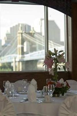 фото отеля Embassy Suites Hotel Cincinnati - Rivercenter / Covington