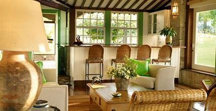 фото отеля Lake Villas Charm Hotel