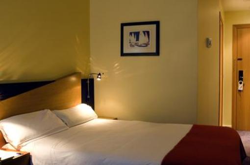 фото отеля Holiday Inn Express Valencia-San Luis