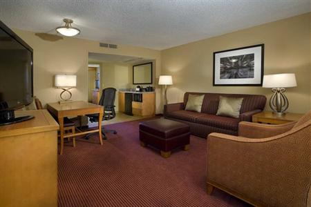 фото отеля Embassy Suites Kansas City - International Airport