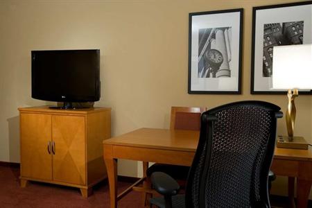 фото отеля Embassy Suites Kansas City - International Airport