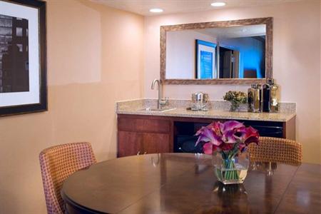 фото отеля Embassy Suites Kansas City - International Airport