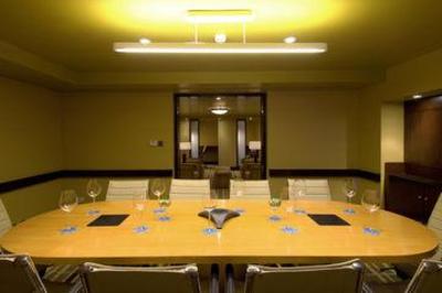 фото отеля Vivanta by Taj - M G Road, Bangalore