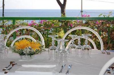 фото отеля Villaggio Residence Nettuno Massa Lubrense