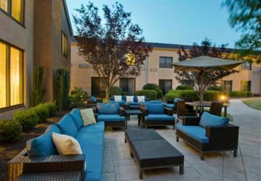 фото отеля Courtyard by Marriott Wilmington-Wrightsville Beach