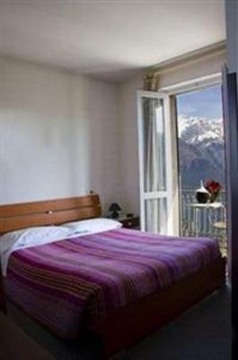 фото отеля Hotel Mirabeau Civenna